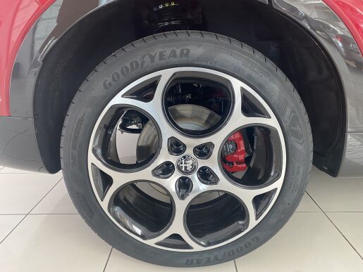 Alfa Romeo Tonale 1,3T Phev 280k Q4 Veloce A/T