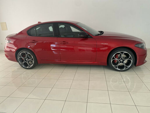 Alfa Romeo Giulia ALFA ROMEO GIULIA MY23  2,2 210K DIESEL AT8 Q4 VELOCE