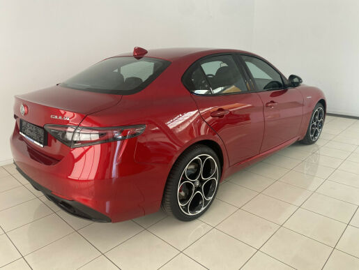 Alfa Romeo Giulia ALFA ROMEO GIULIA MY23  2,2 210K DIESEL AT8 Q4 VELOCE