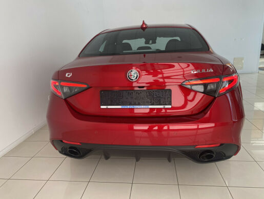 Alfa Romeo Giulia ALFA ROMEO GIULIA MY23  2,2 210K DIESEL AT8 Q4 VELOCE