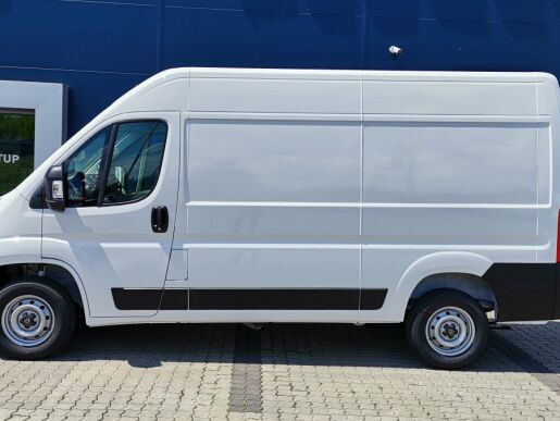 Peugeot Boxer 2.2 BlueHDi Furgon 335 L2H2