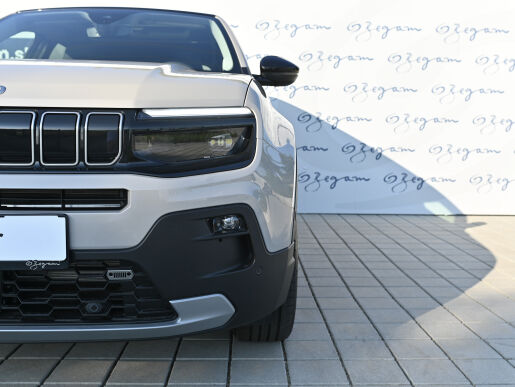 Jeep Avenger SUMMIT 1.2 T e-Hybrid 6DCT             