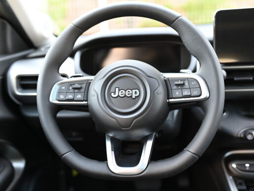 Jeep Avenger SUMMIT 1.2 T e-Hybrid 6DCT             