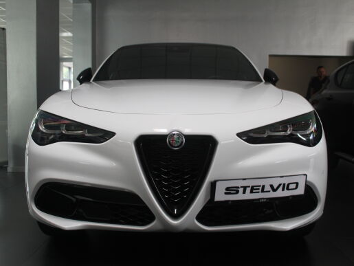 Alfa Romeo Stelvio Tributo Italiano 2,0T 280k Q4