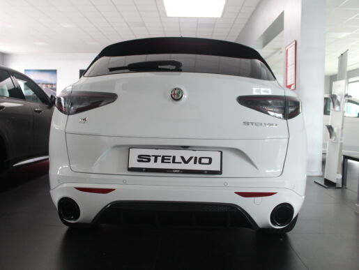 Alfa Romeo Stelvio Tributo Italiano 2,0T 280k Q4