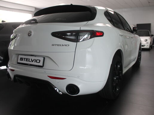 Alfa Romeo Stelvio Tributo Italiano 2,0T 280k Q4