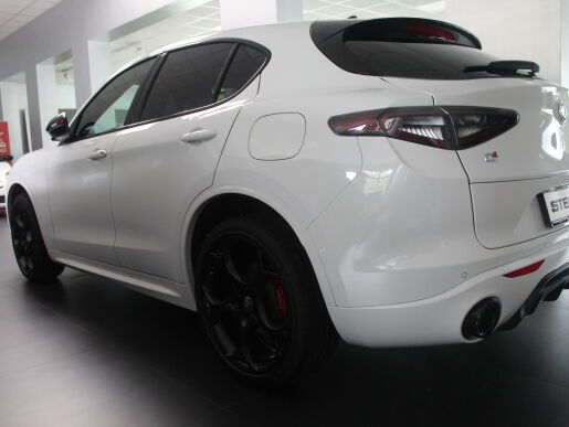 Alfa Romeo Stelvio Tributo Italiano 2,0T 280k Q4