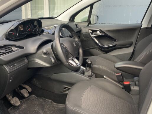 Peugeot 208 1.2 PureTech Style 