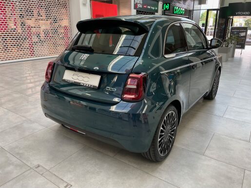 Fiat 500e La Prima